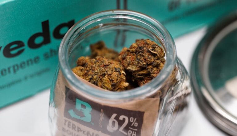 Предупреждение о героине и наркотиках